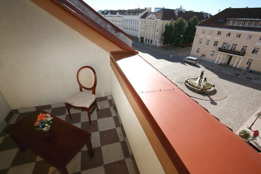 Familienzimmer mit Ausblick auf den Rathausplatz